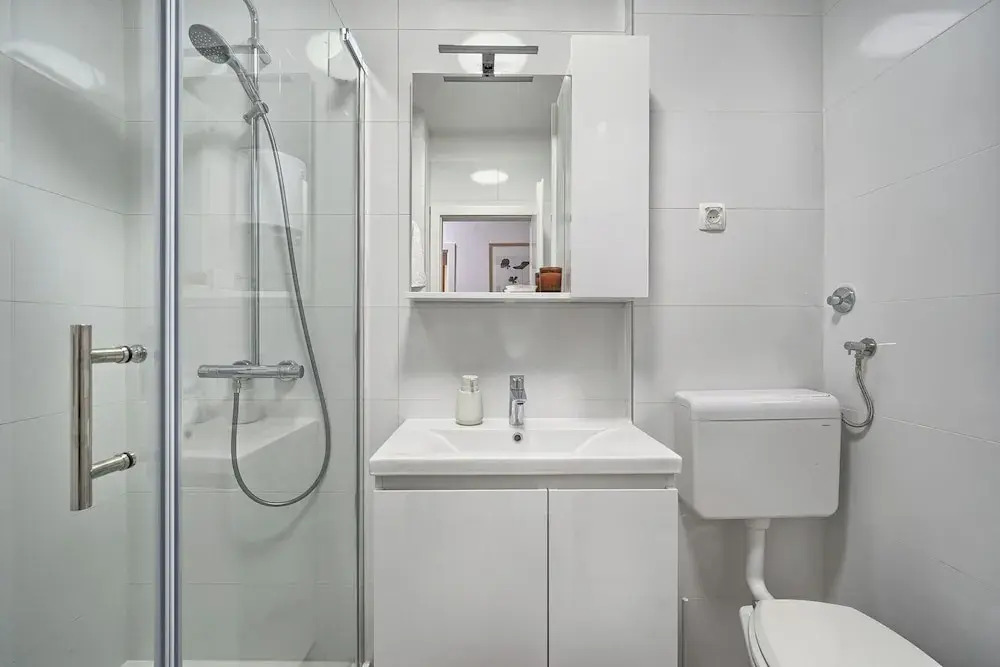A1-luxury apt w big Balcony, 4 min Walk to Beach