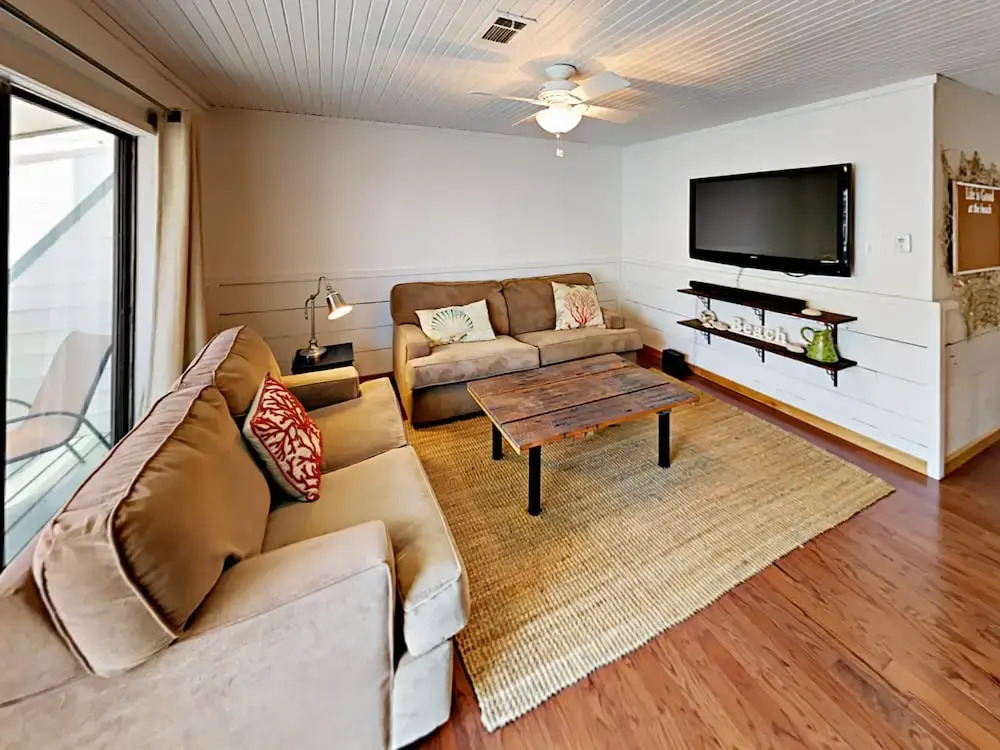 554 E Beach Blvd Townhouse Unit 6 2 Bedrooms 2 Bathrooms Townhouse