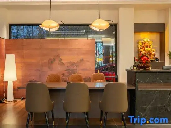 Yueshan River Scenic Hotel