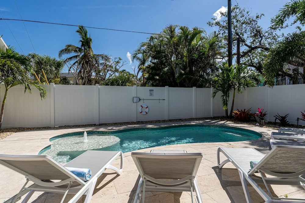 Welcome to 5545 Palmetto Street All NEW! Just Built! Book It NOW! home