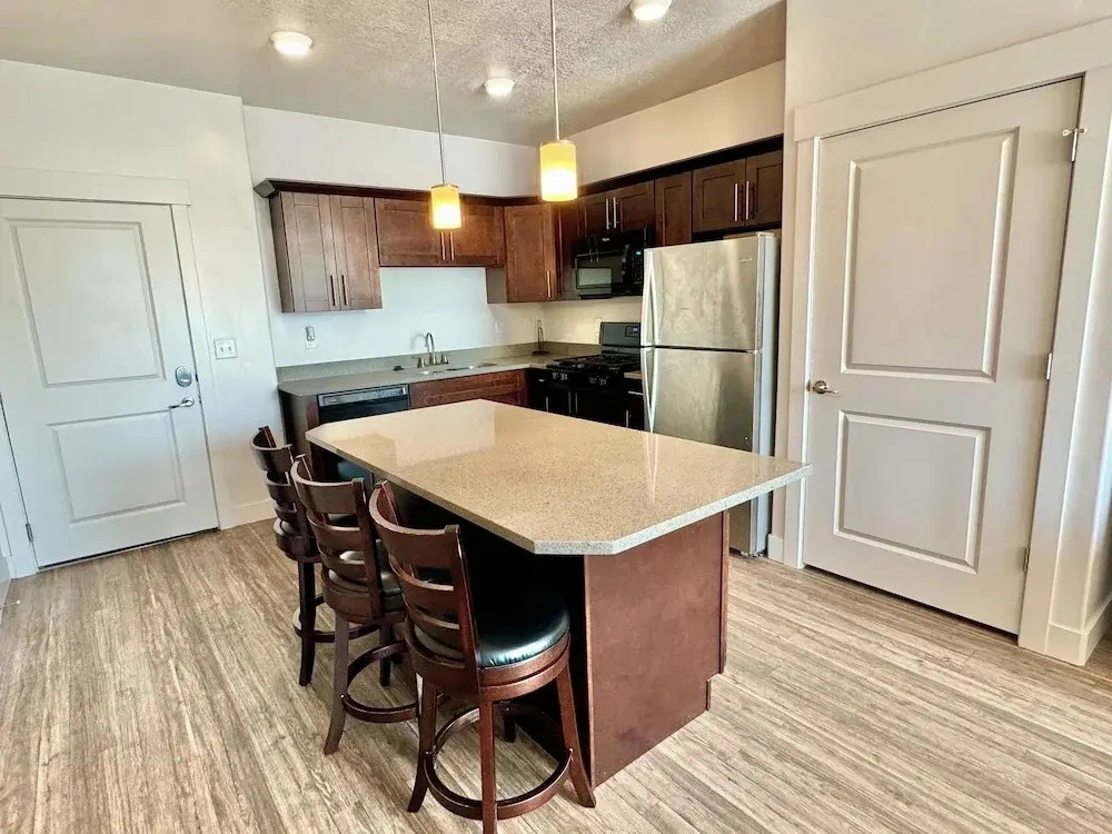 Downtown Condo with Great Mountain Views