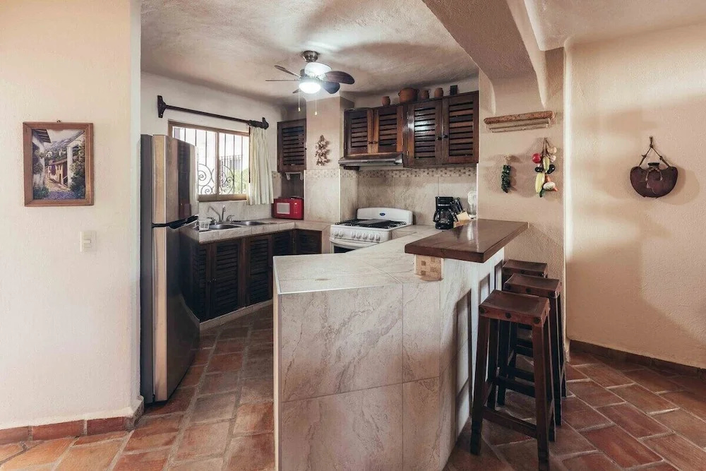 Ocean View 2Br Condo-balcony-beach-pool - 206