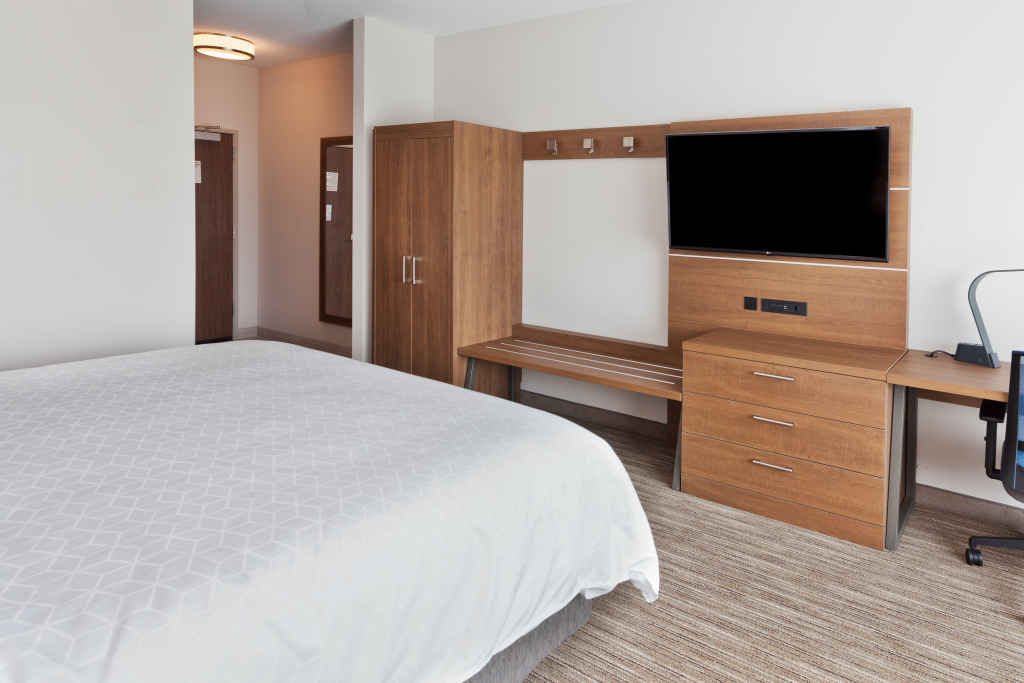 Holiday Inn Express & Suites - Fayetteville by IHG