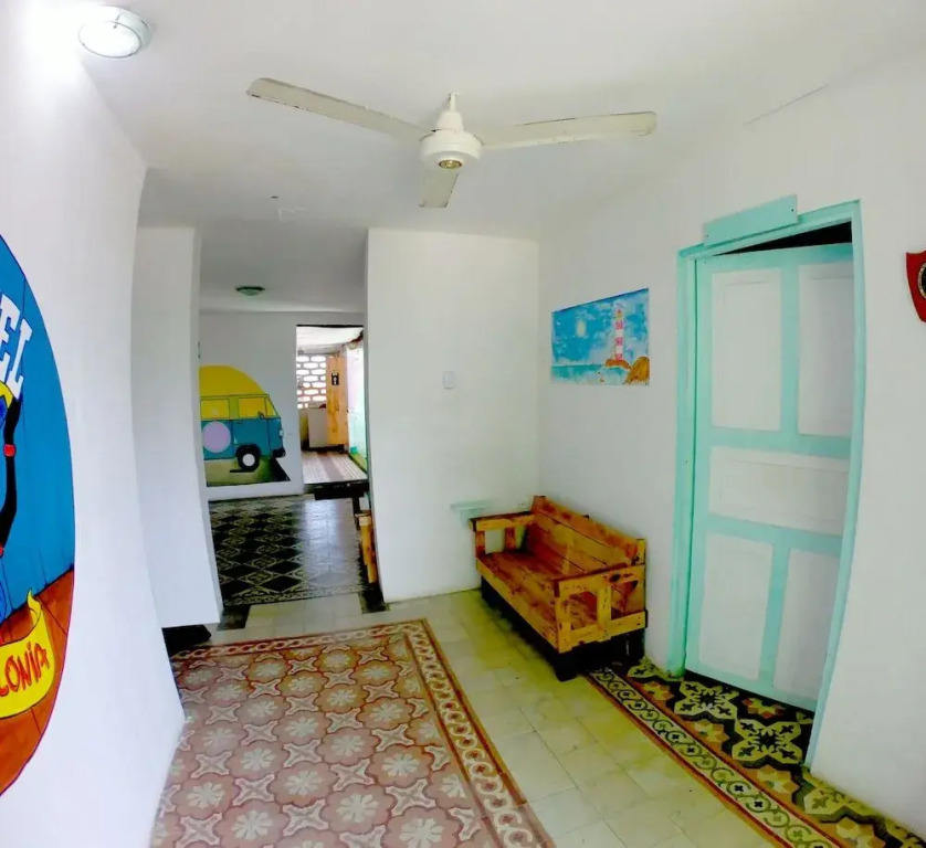 Hostel La Colonia