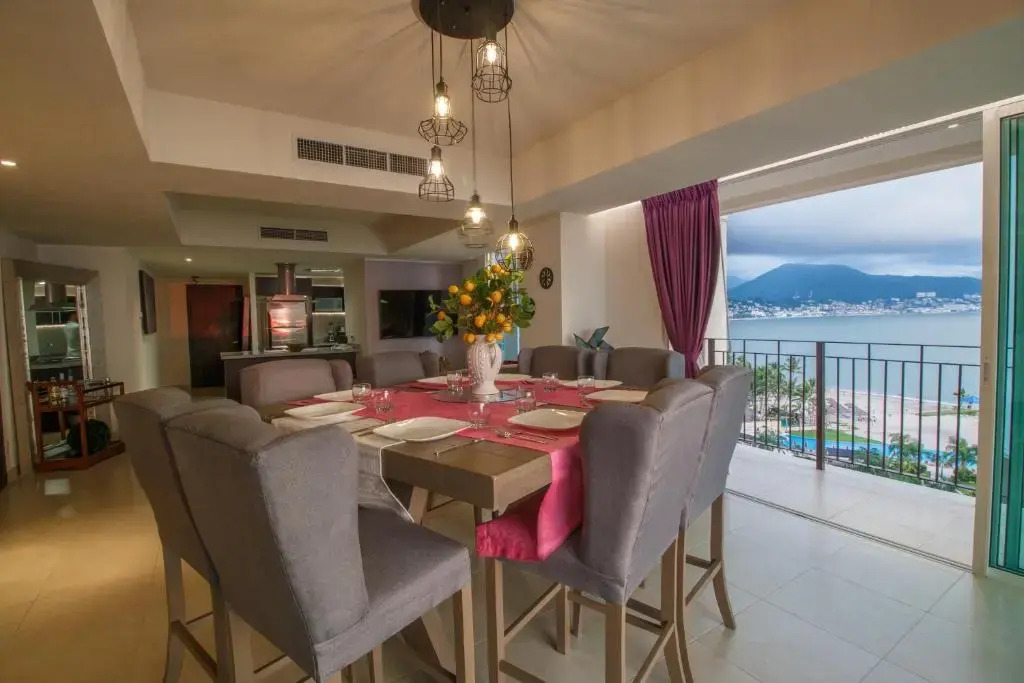 910-3000 Grand Venetian P.V.