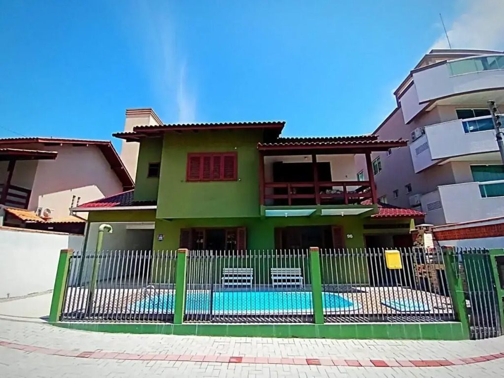 CASA ARMANI 50 metros DA PRAIA MARISCAL BOMBINHAS