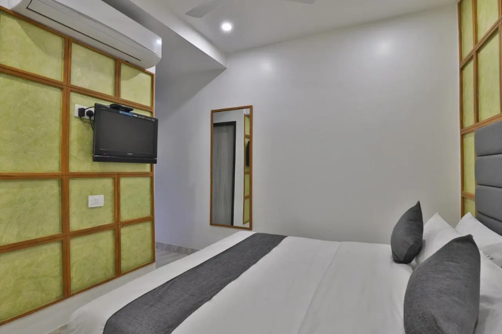 Treebo Urban, 1 Km From Railway Station