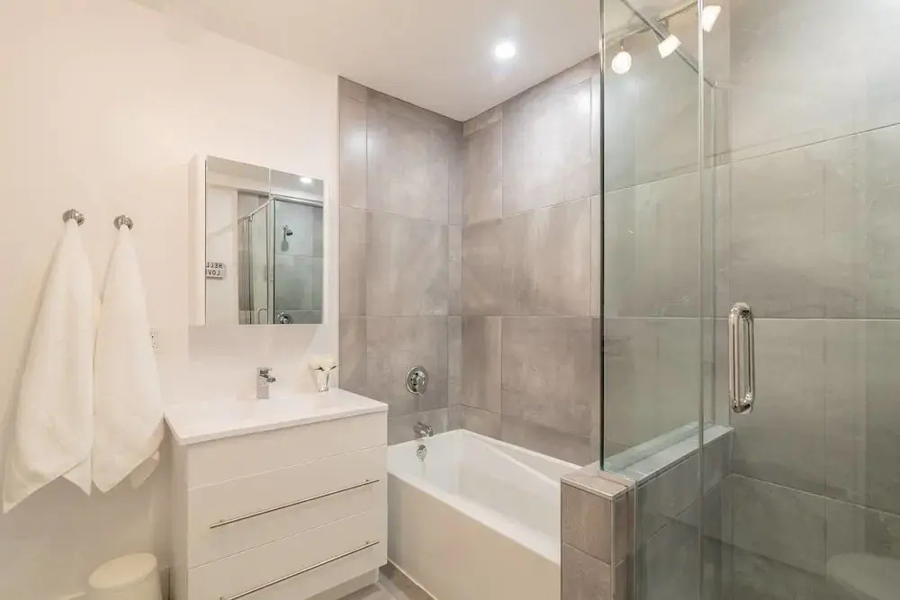 3 Br Luxury & Spacious Apartment in Little Italy