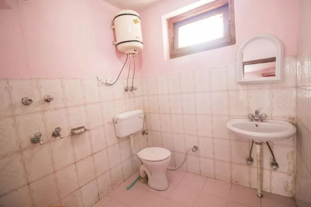 Giriraj Guest House