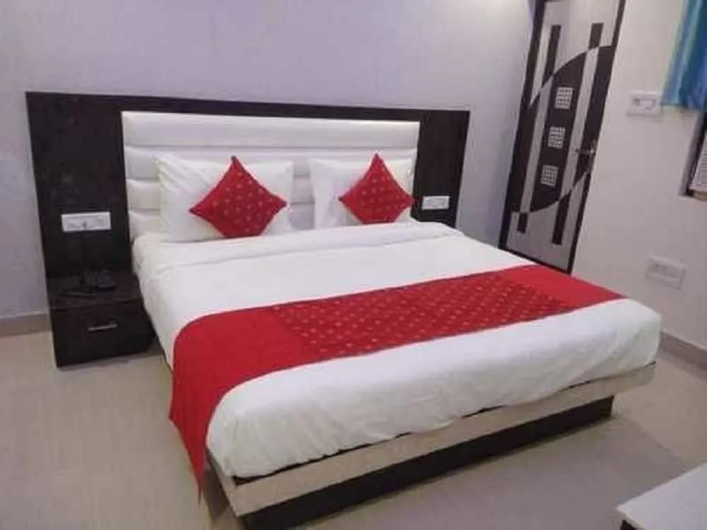 Airport Hotel Royal Inn