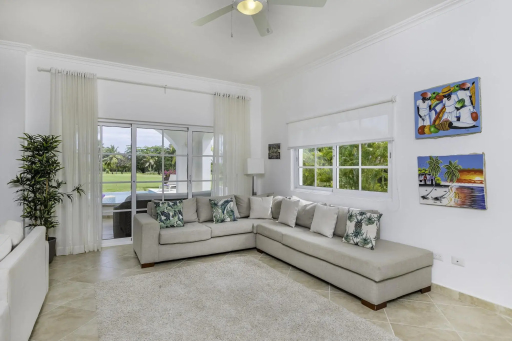 Beautiful 5-BDR 2 levels villa for rent