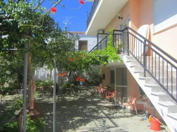 Ianos Apartments