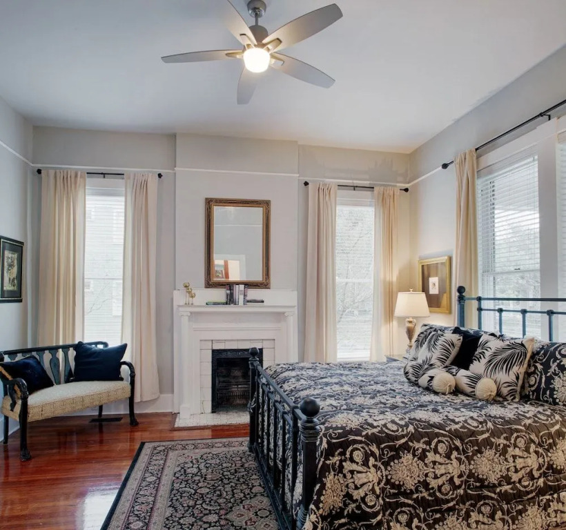 Modern Apartment Near Forsyth