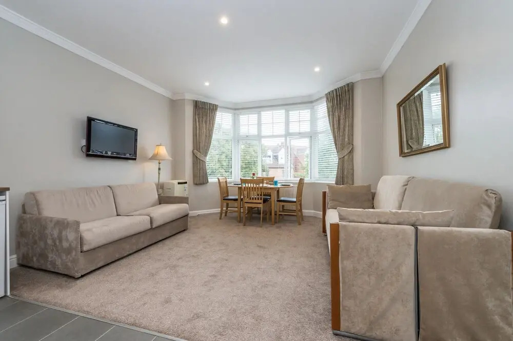 Chic 1 Bedroom Apartment-12 Minutes From Centre