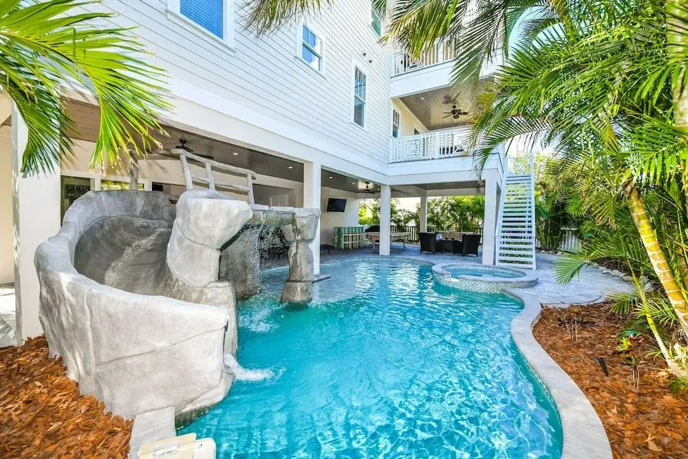 Atlantis Beach House by AMI Locals