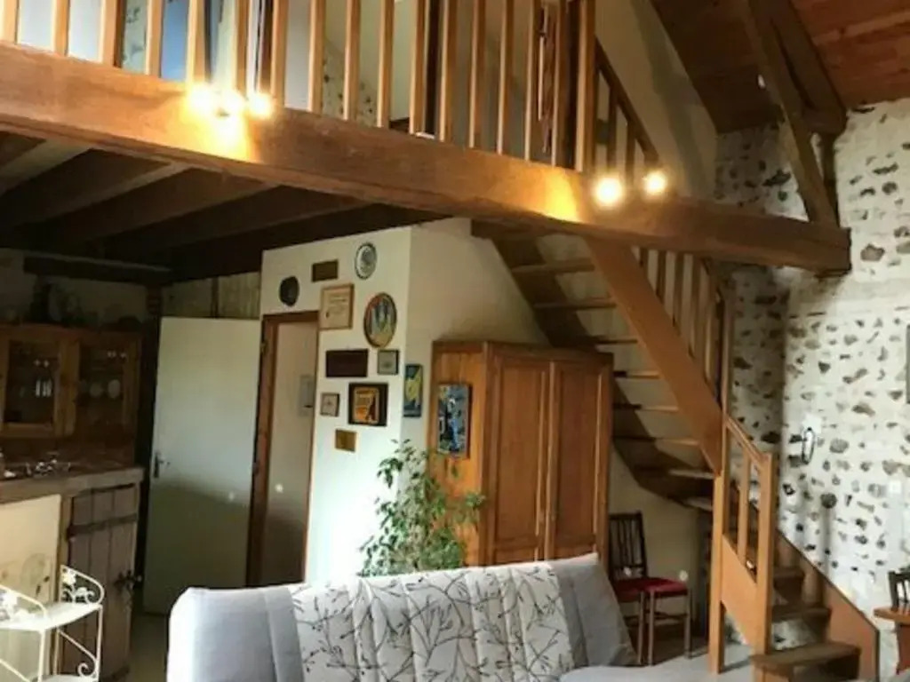 Gîte chaleureux dans un ancien corps de ferme avec wifi, cheminée et grand jardin à Châteaudun - FR-1-581-71