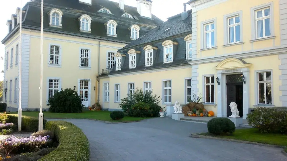 THERESET Schloss Groß Plasten