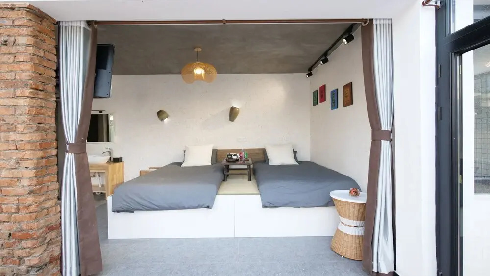 Jian Kou Great Wall. Simple Garden House