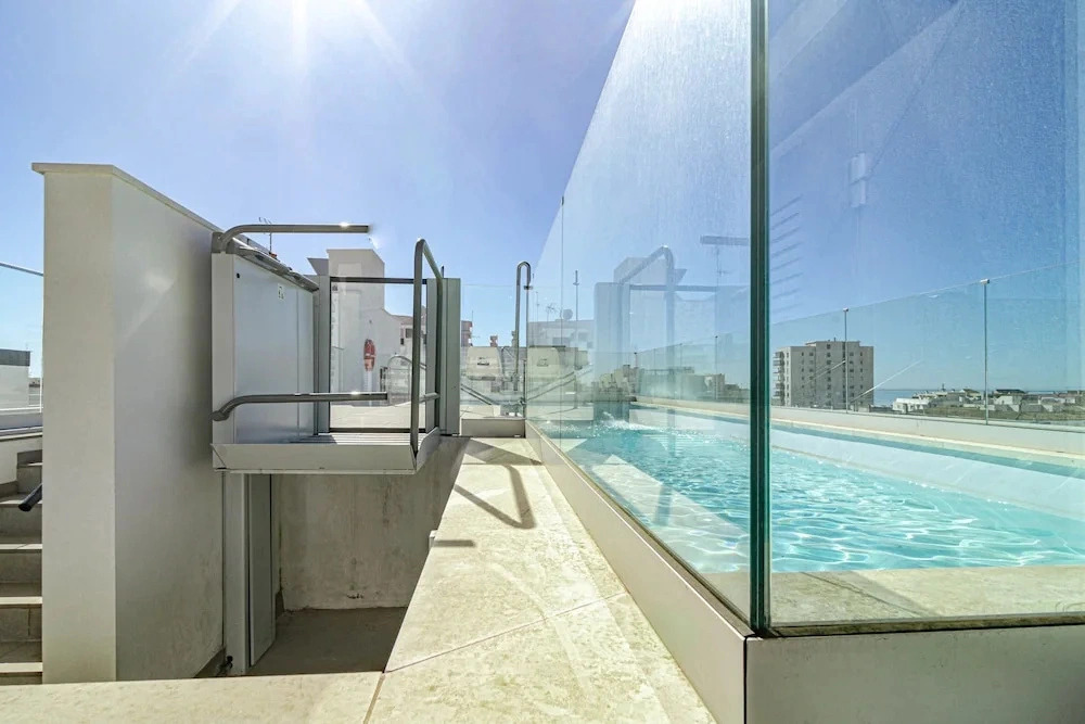 Zaga2c Brand New Modern Apartment 200m to Beach