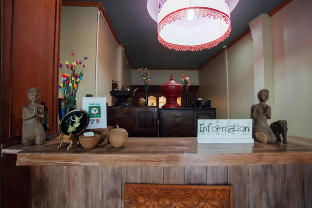 Retro At Phra Sing Guest House