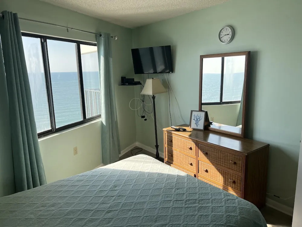 Royal Garden Resort 1401 3 Bedroom Condo by RedAwning