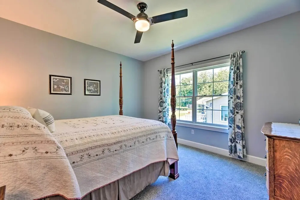 Charming Lake Erie Getaway: Walk to Beach!