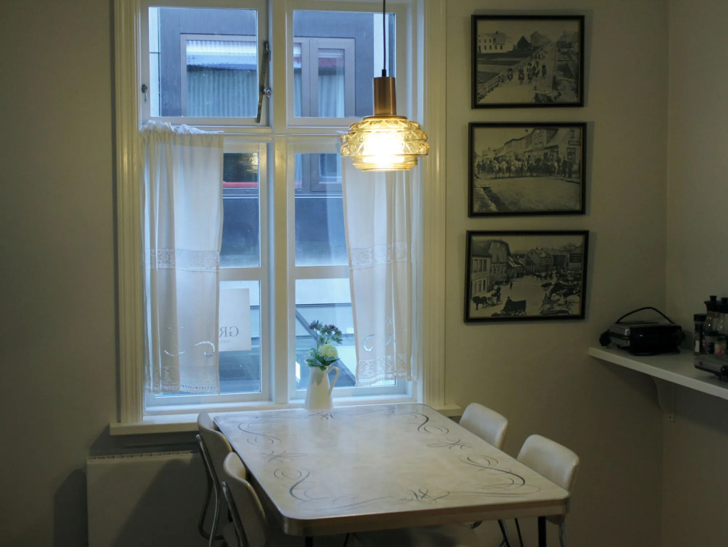 Grettir Guesthouse Downtown Charm