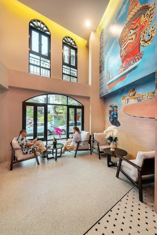 Phra Nakhon Poshtel