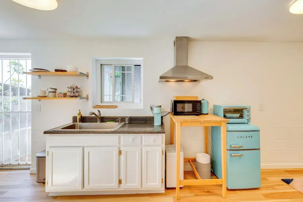5 Mi to Dtwn Los Angeles: Apt w/ Outdoor Space!