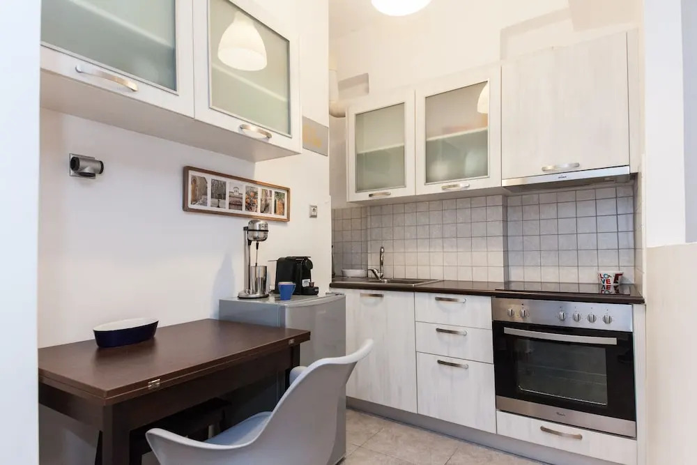 Vironas Chic Sleek Modern Studio