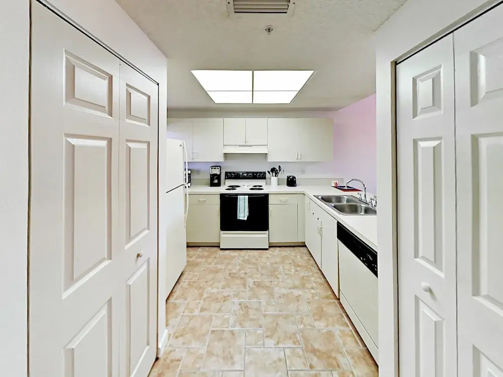 Beach-Themed #F32 - 2 Br Condo