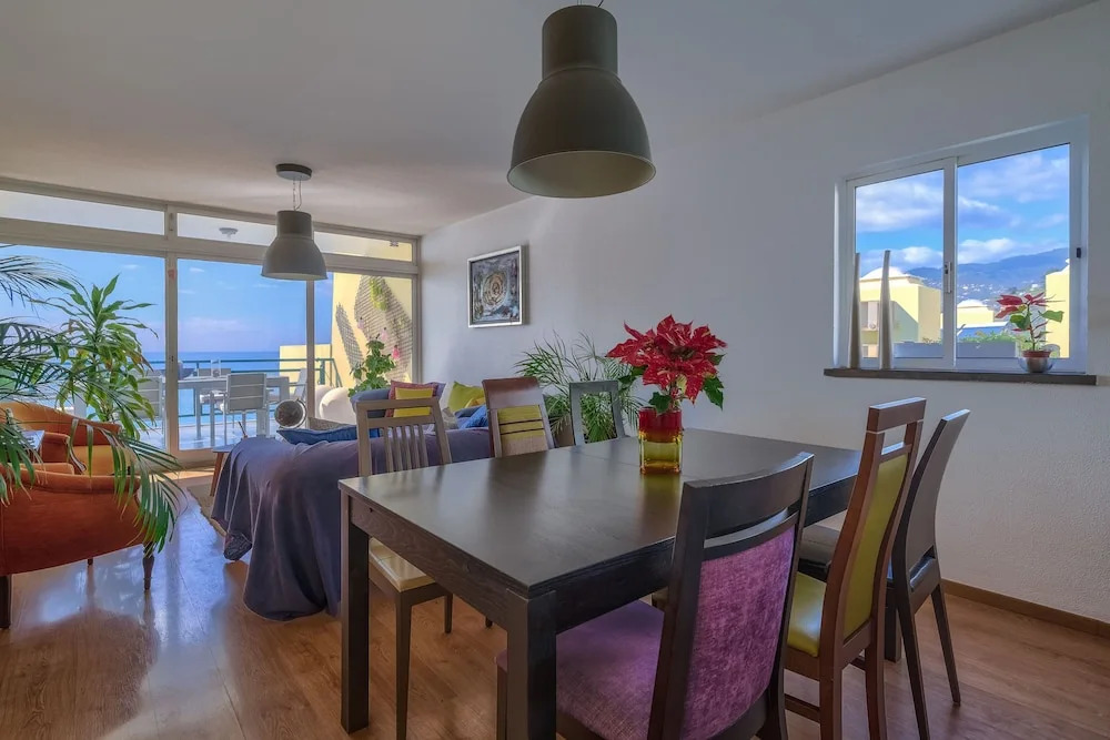 Charming Paint House Apartment in Pestana