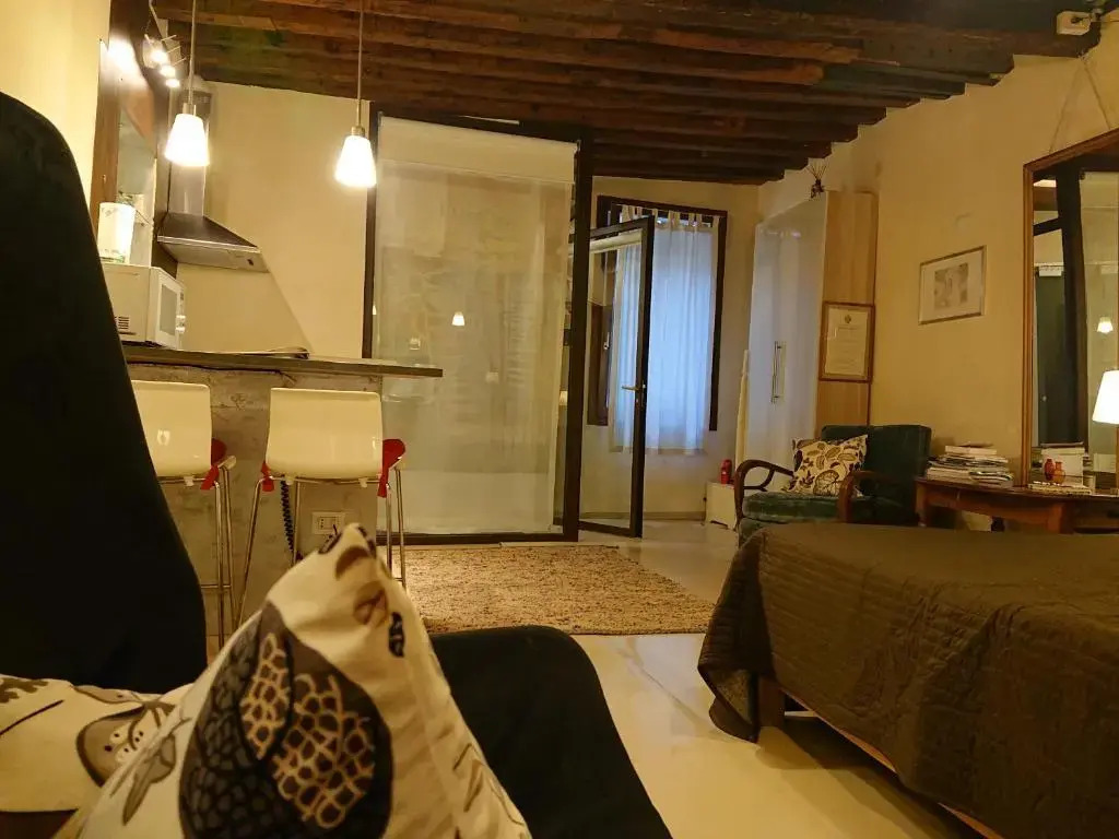 Studio Apartment San Marco 1825 fully sanitzd
