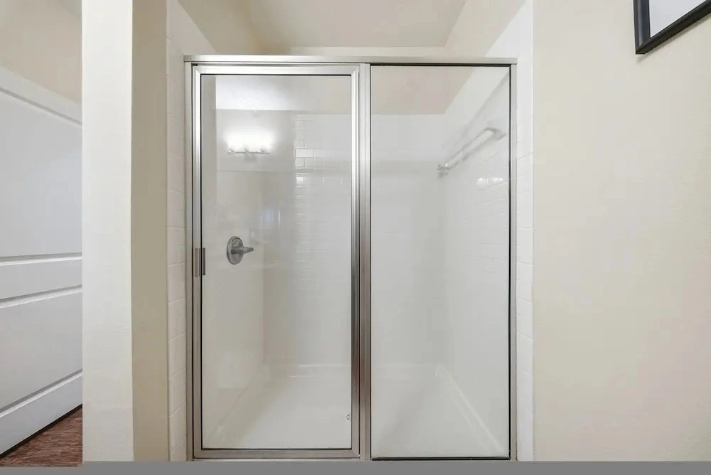 Modern 2BR w Pool Pet-friendly Unit 19