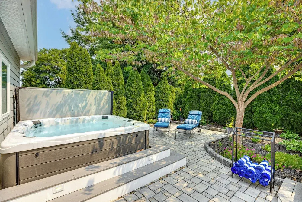Near Solomons Island Boardwalk: Home w/ Hot Tub!