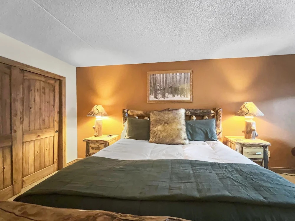 Be410 Bridge End Pet Friendly 3 Bedroom Condo by RedAwning