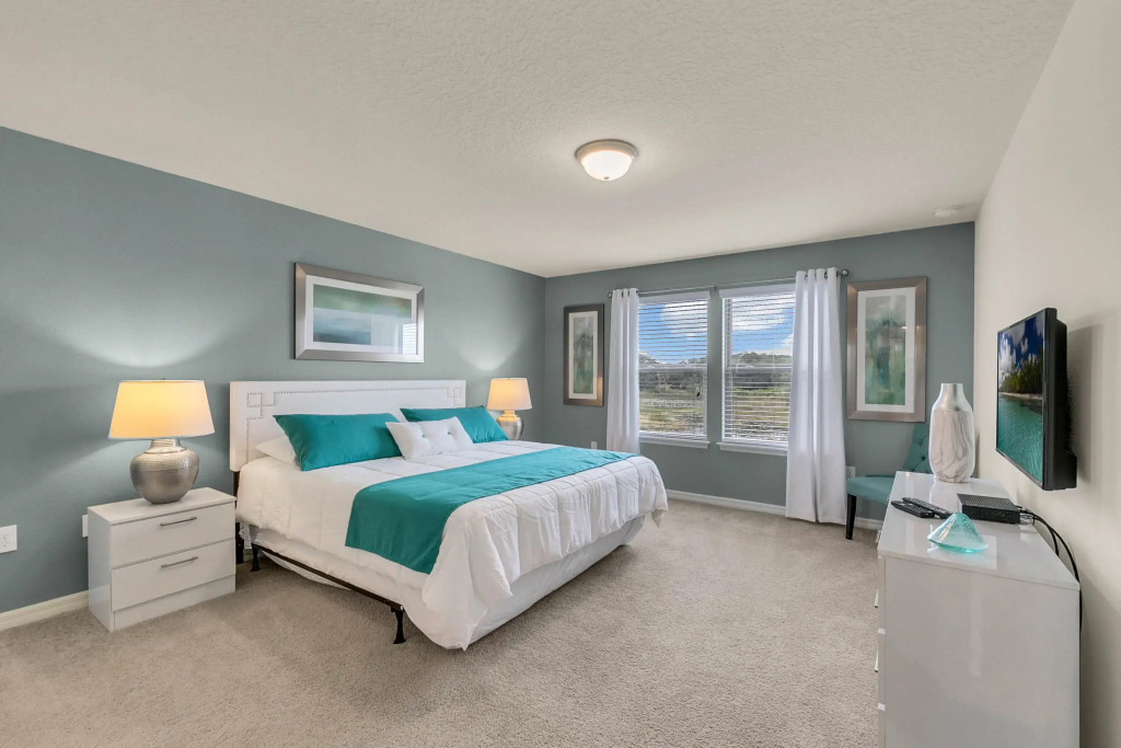 5 Bedrooms 4 Bathrooms Solterra 4643 Td