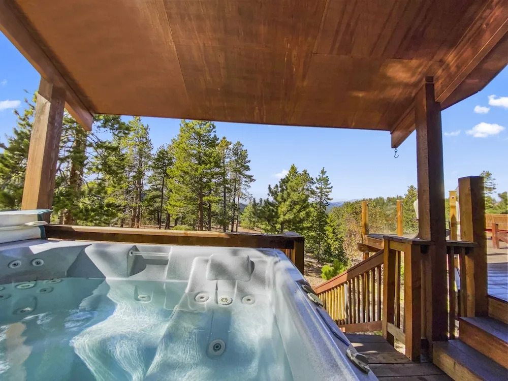 Lookout Lodge In Wondervu 4 Bedroom Home by RedAwning