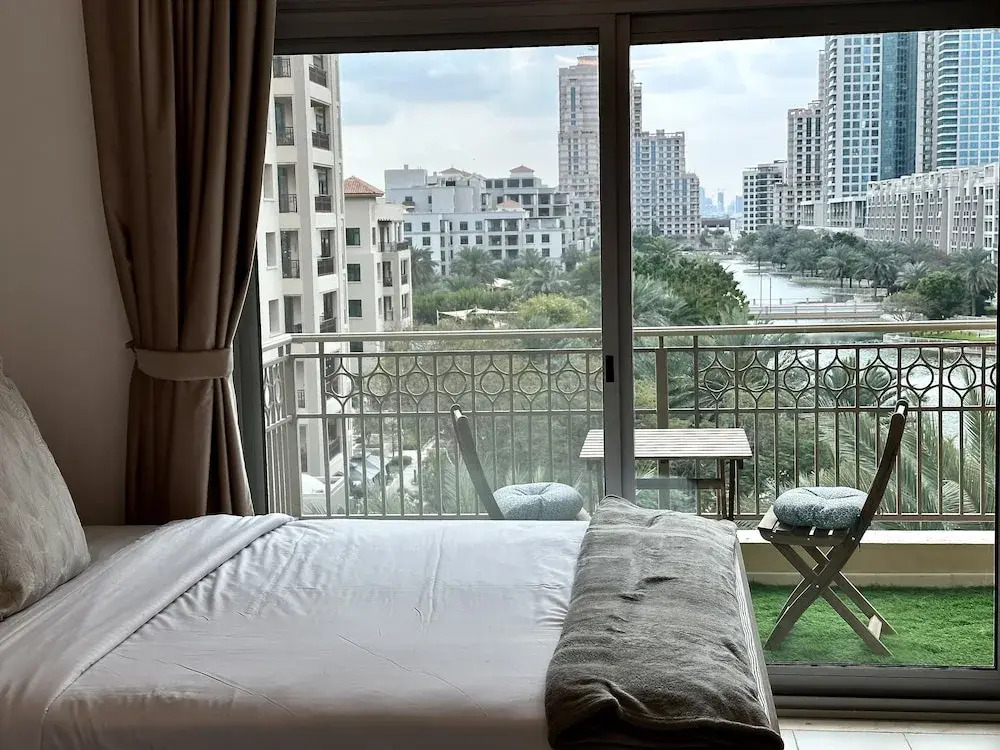 Lux BnB I Una Tower I Lakes View