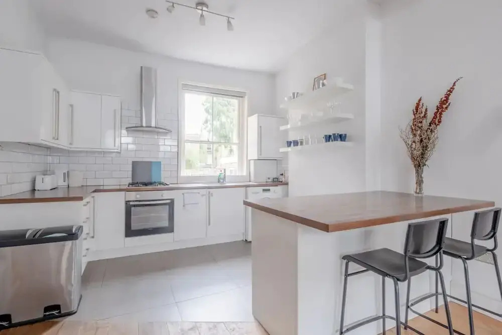 Lovely 3 Bedroom Apartment in Clapton With Garden