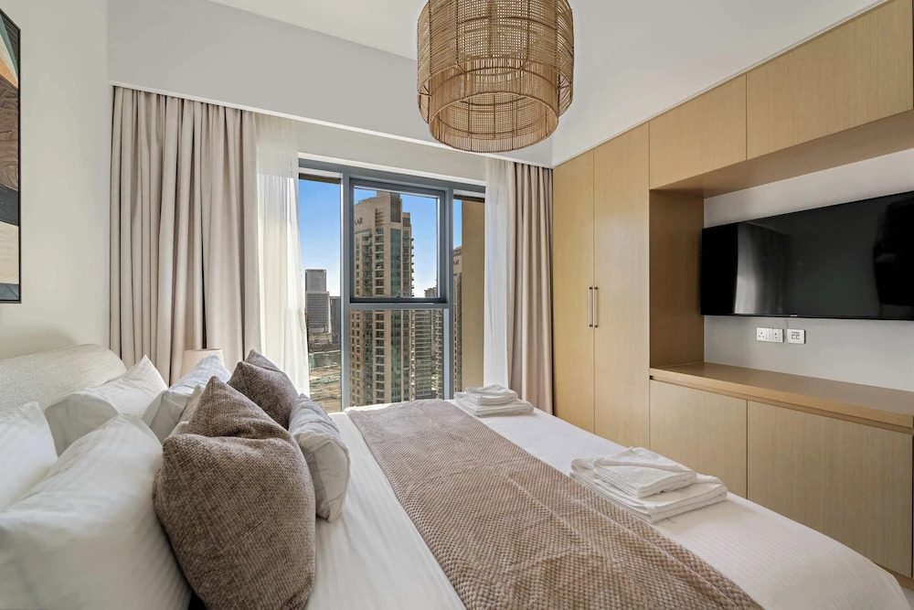 Silkhaus Luxurious 1BR Downtown Burj Royale