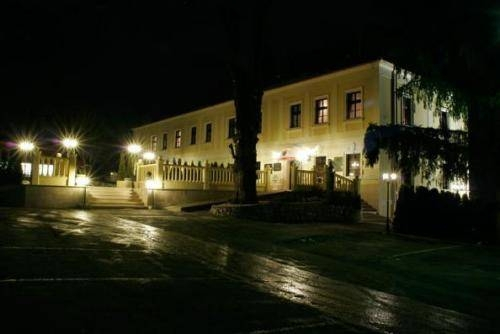 Hotel & Restoran Dvorac Gjalski
