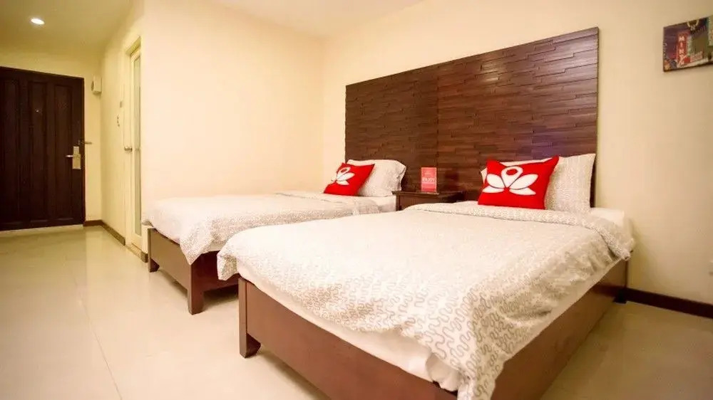 ZEN Rooms Royal Bee
