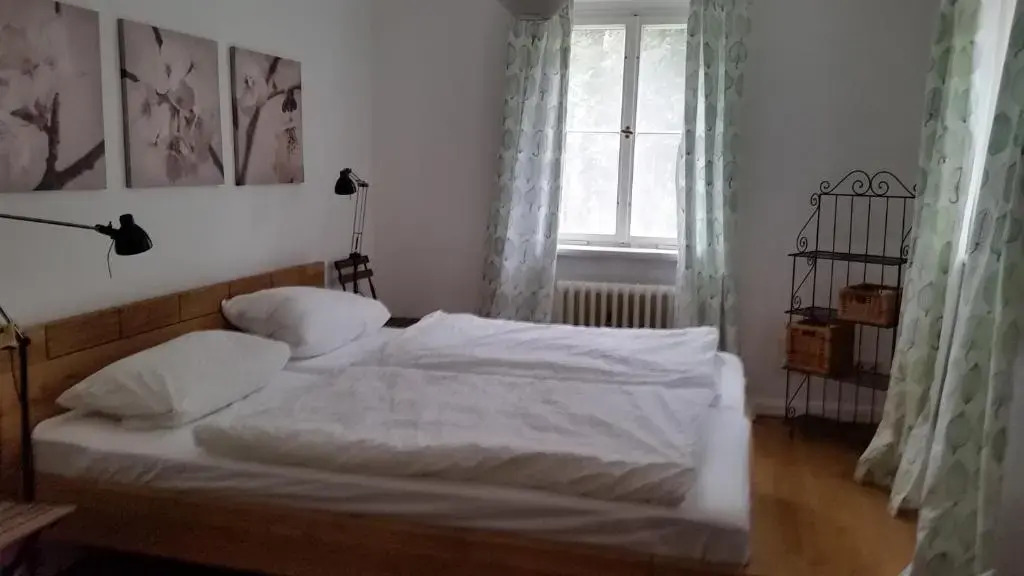 Villa mit Pool im Park Wachwitzgrund - Große Ferienwohnung in EG der Villa