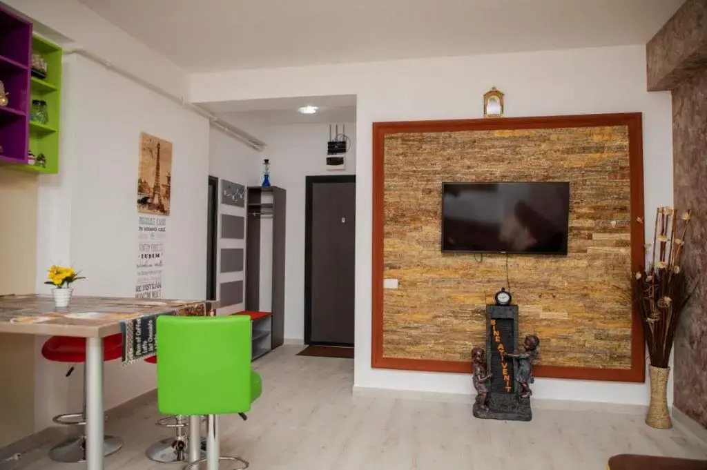 Golden Apartment 1