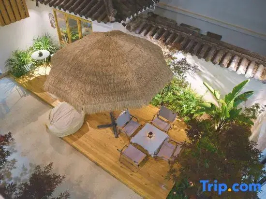 Sanxun Ancient City Panorama Homestay (Lijiang Ancient City Waterwheel Branch)