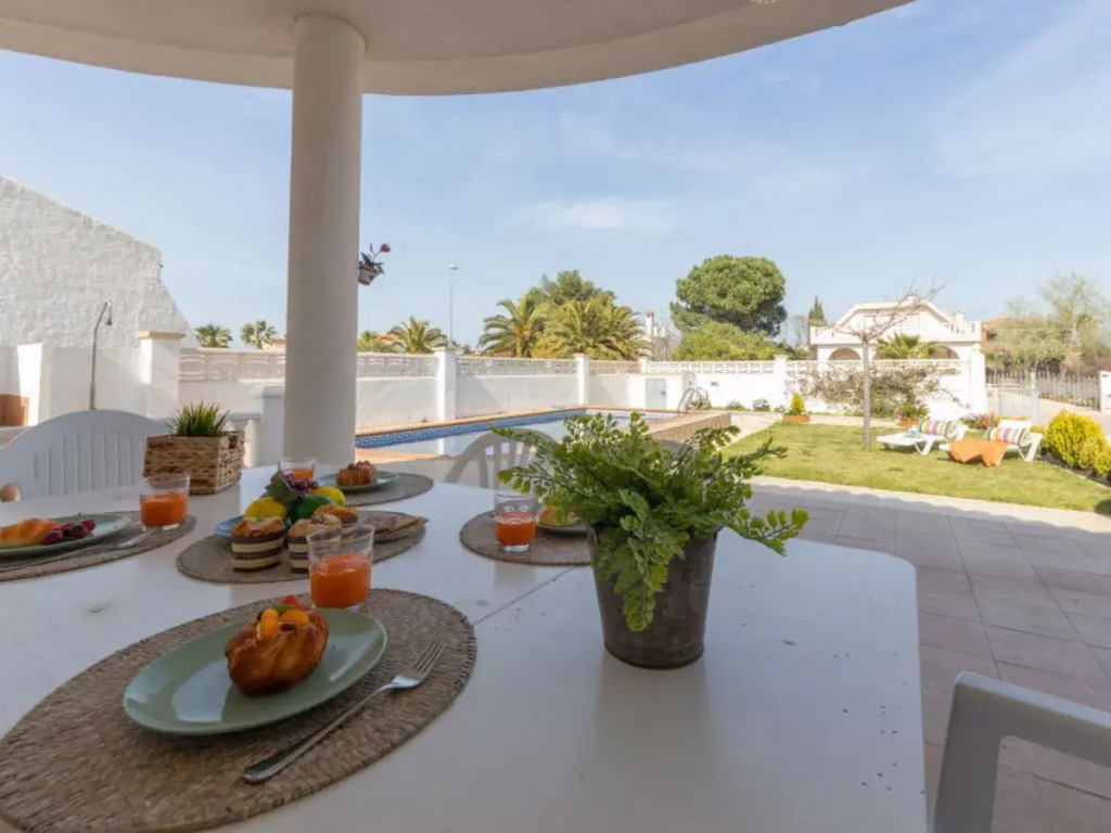 Holiday Home Sandra by Interhome
