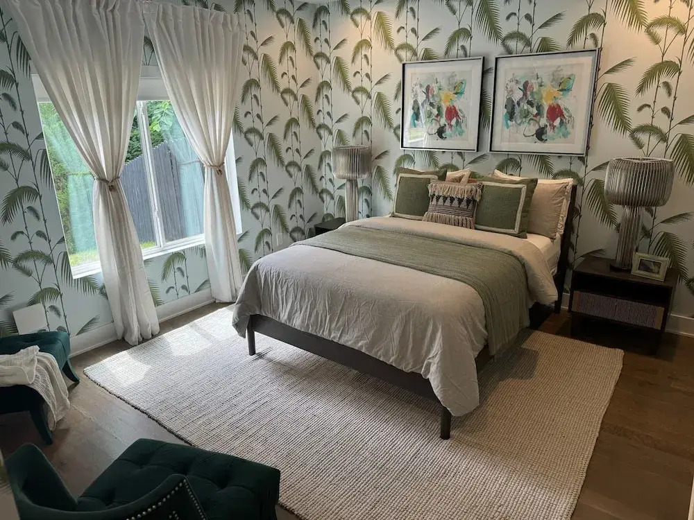 Luxe Modern 4 Bdrm 4 5bath w Private Pool Sleeps 8