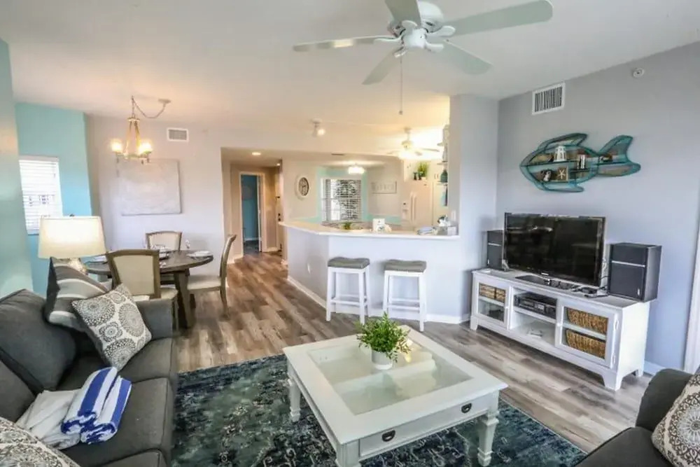 Captains Bay 403 - 6