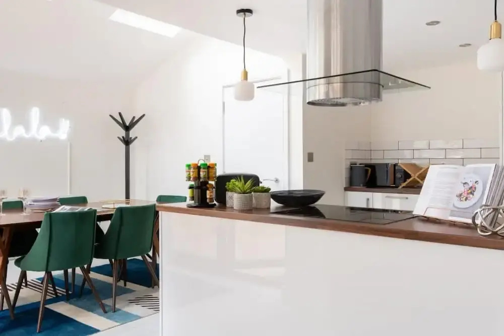 The Brixton Hill - Modern & Bright 2BDR Apartment with Garden